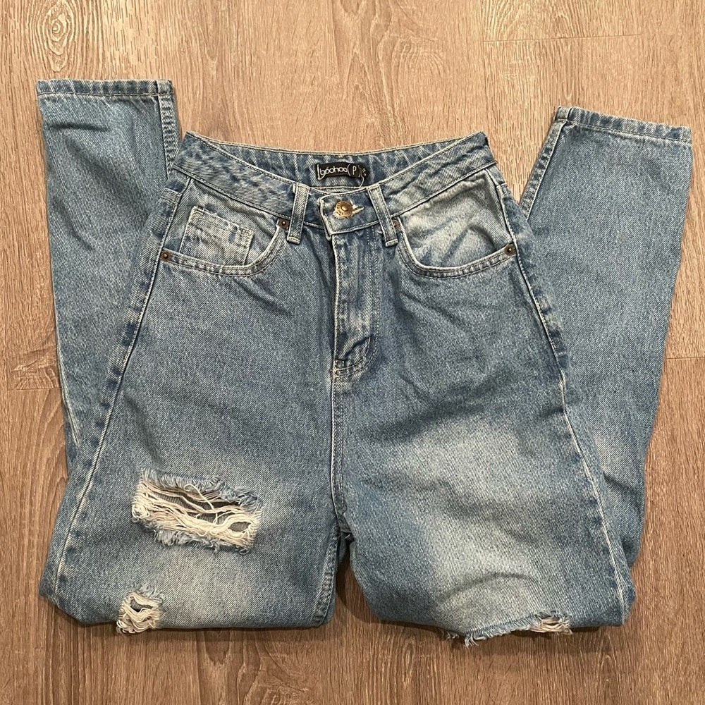 Boohoo Petite High Waisted Mom Jeans | Size 0 | Mid Blue Wash